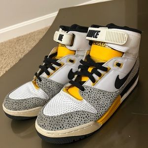 Nike Air Revolution Safari Men’s Sneakers